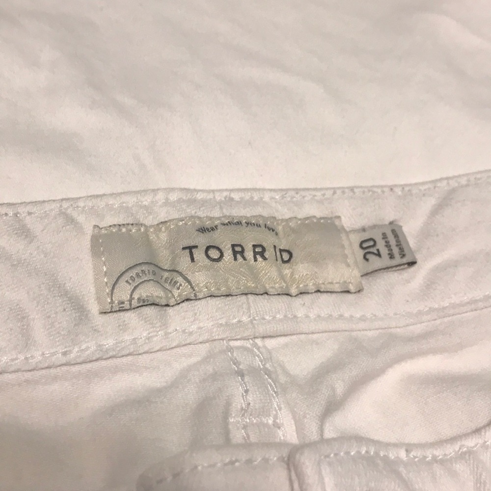 Torrid White Denim Lace Appliqué Jean Shorts - Picture 8 of 10